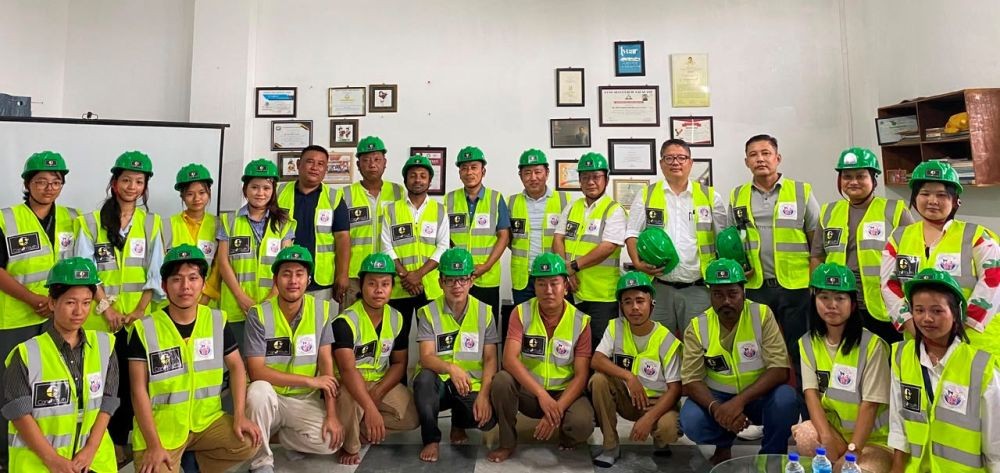 Community First Responders with NSDMA officials, dignitaries and members of Can Youth following the distribution programme in Dimapur on July 18. (Photo Courtesy:  Can Youth)